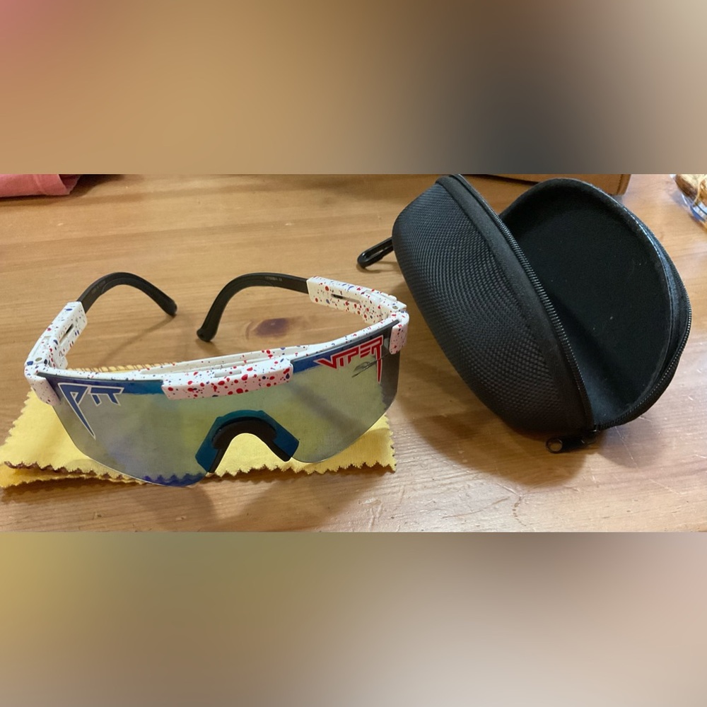 Pit Vipers:Men’s splattered paint w/blue tint design polarized sunglasses n case